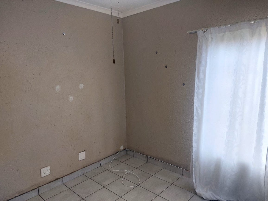 2 Bedroom Property for Sale in Waterval East North West